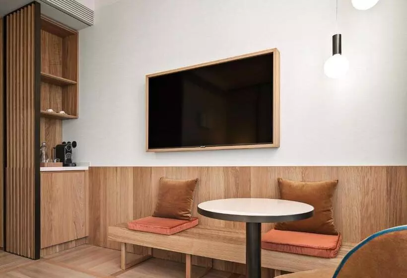 اتاق سوپریور با تخت بزرگ, Ea Hotel Juliš