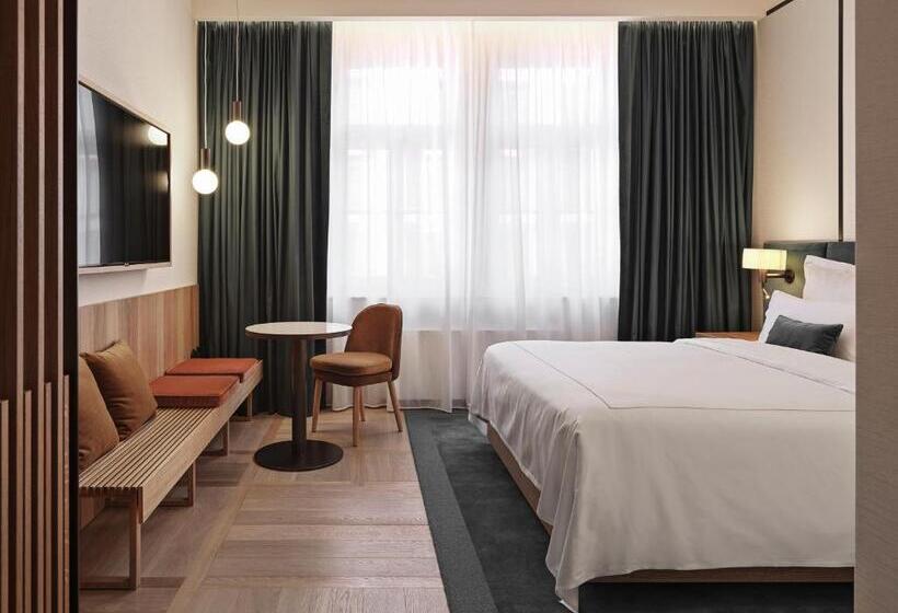 اتاق سوپریور با تخت بزرگ, Ea Hotel Juliš