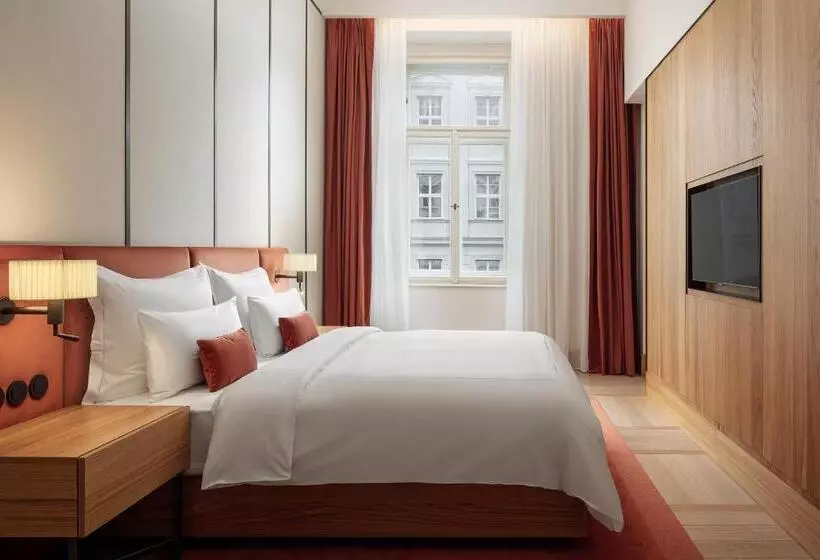 سوییت, Ea Hotel Juliš
