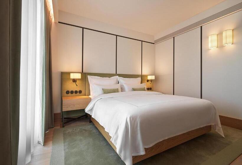 سوییت, Ea Hotel Juliš