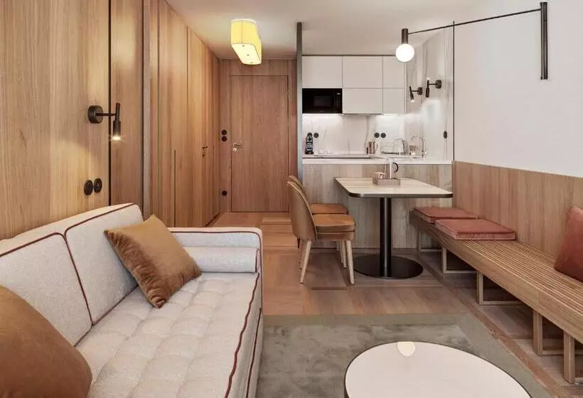 سوییت, Ea Hotel Juliš