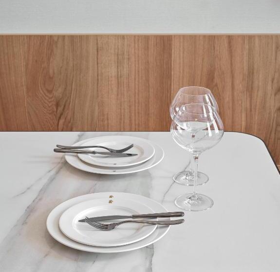 سوییت لوکس, Ea Hotel Juliš