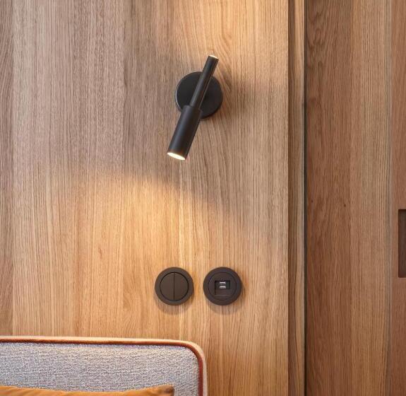 سوییت لوکس, Ea Hotel Juliš