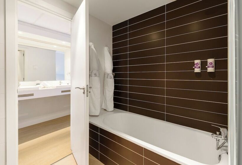 نمای استخر اتاق استاندارد چهارنفره, Fergus Club Palmanova Park