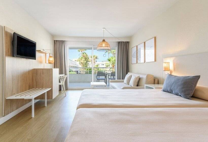 نمای استخر اتاق استاندارد چهارنفره, Fergus Club Palmanova Park