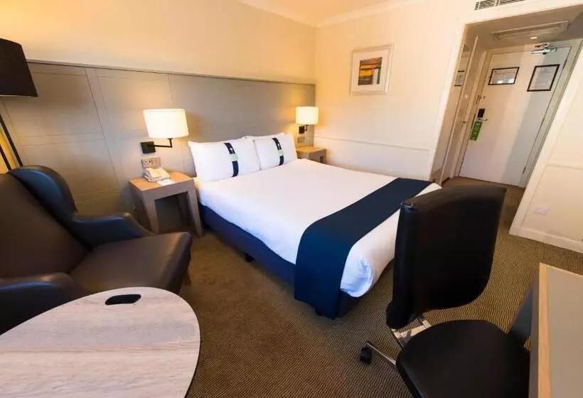 اتاق سوپریور, Holiday Inn Cardiff City, An Ihg