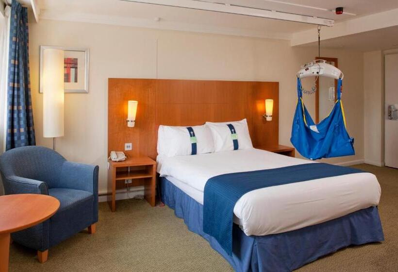 适合残疾人使用的标准间, Holiday Inn Cardiff City, An Ihg