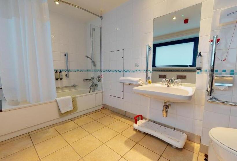 适合残疾人使用的标准间, Holiday Inn Cardiff City, An Ihg