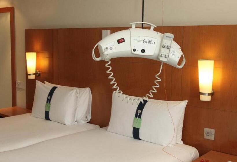 适合残疾人使用的标准间, Holiday Inn Cardiff City, An Ihg
