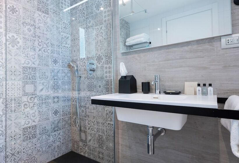 سوییت جونیور با چشمانداز دریا, Juliani Boutique