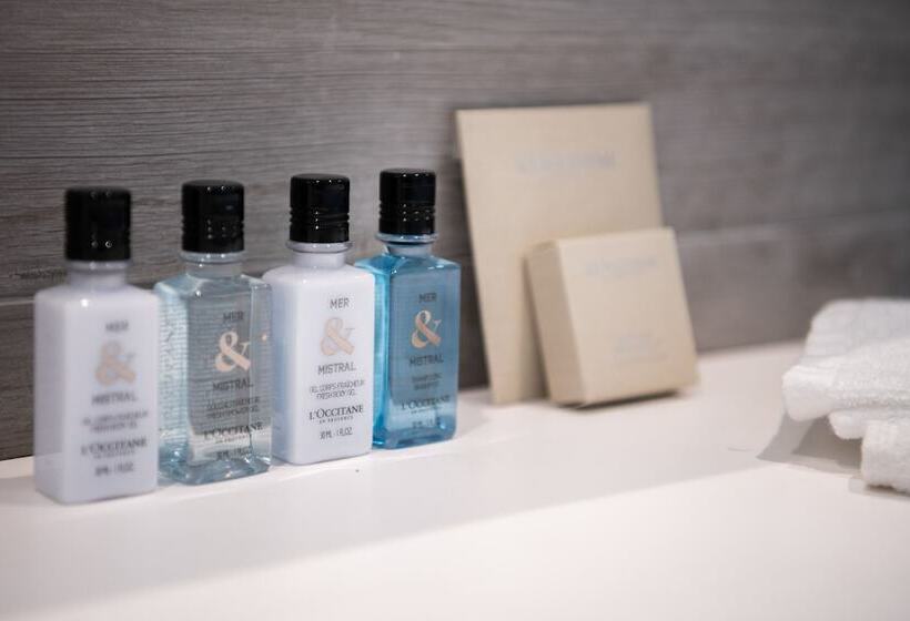 اتاق لوکس با چشم‌انداز دریا, Juliani   Boutique