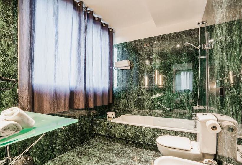 스탠다드 트리플 룸, Max Hotel Livorno