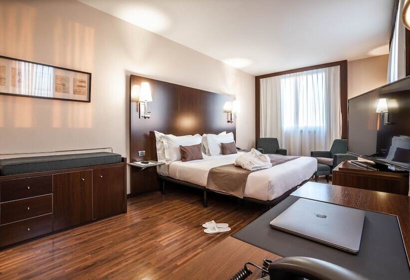 اتاق خانوادگی, Max Hotel Livorno