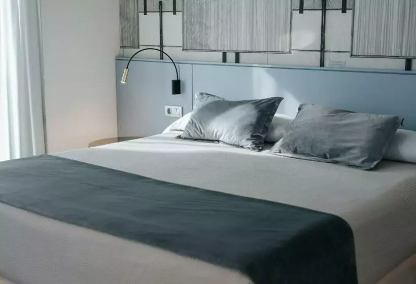 سوییت جونیور با چشم‌انداز دریا, Neptuno Playa & Spa