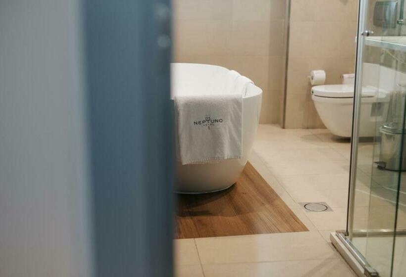 جناح جونيور مطلّ علي البحر, Neptuno Playa & Spa