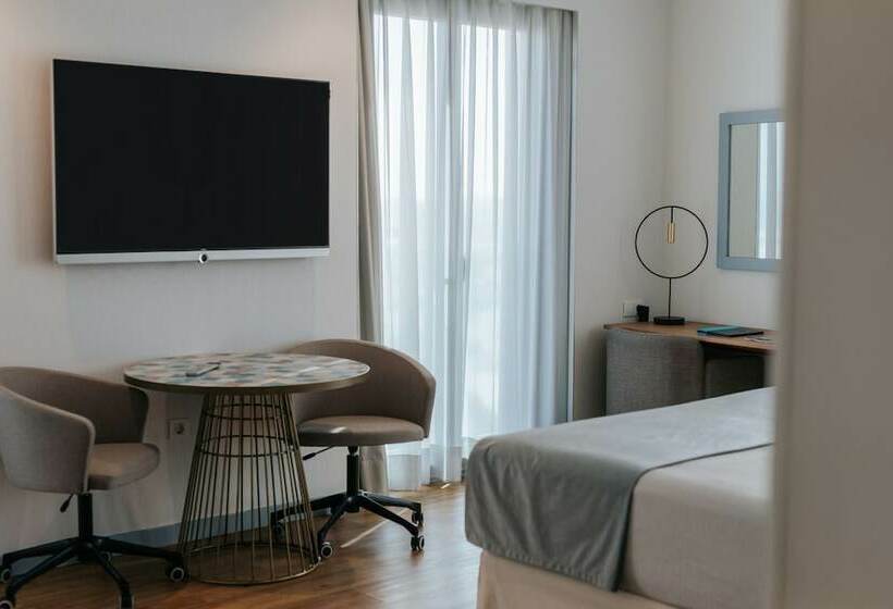 جناح جونيور مطلّ علي البحر, Neptuno Playa & Spa