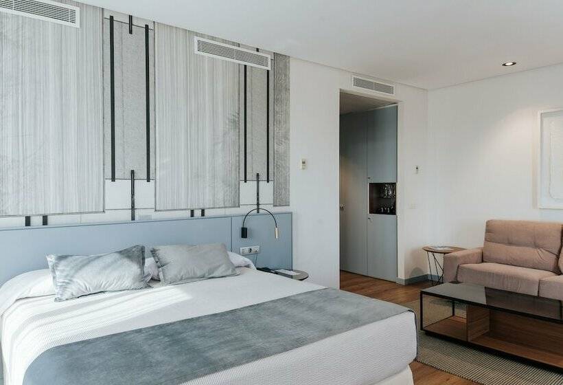 جناح جونيور مطلّ علي البحر, Neptuno Playa & Spa