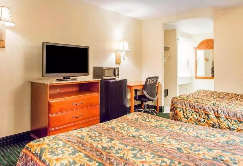 ２ダブルベッドのスタンダードルーム, Rodeway Inn Mount Laurel Hwy 73