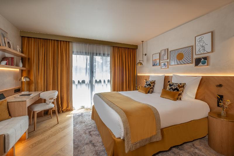 اتاق استاندارد, Sana Malhoa