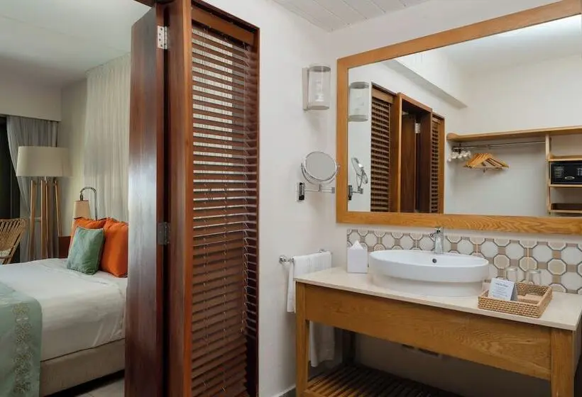 اتاق سوپریور با چشم‌انداز دریا, Veranda Paul Et Virginie Hotel & Spa   Adults Only
