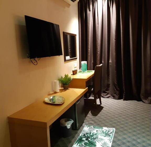 اتاق لوکس با تخت بزرگ, Grandeur Hotel And Spa