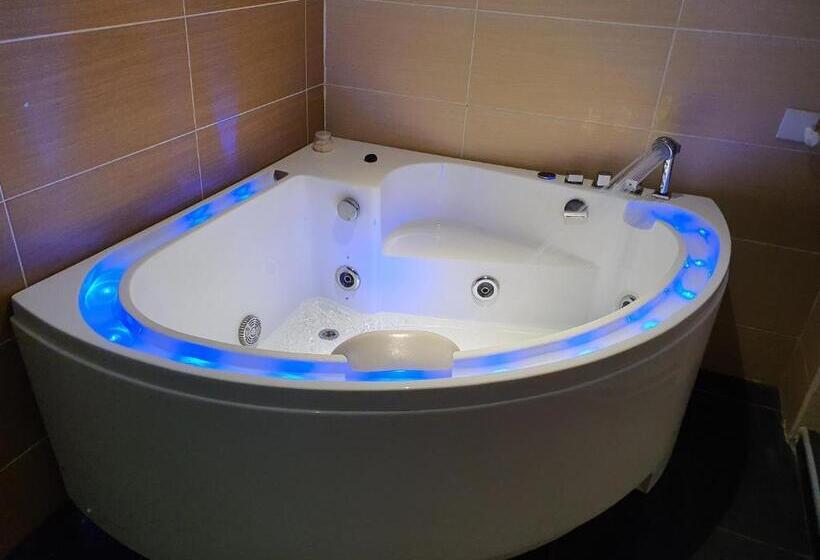 اتاق استاندارد با تخت بزرگ, Grandeur Hotel And Spa