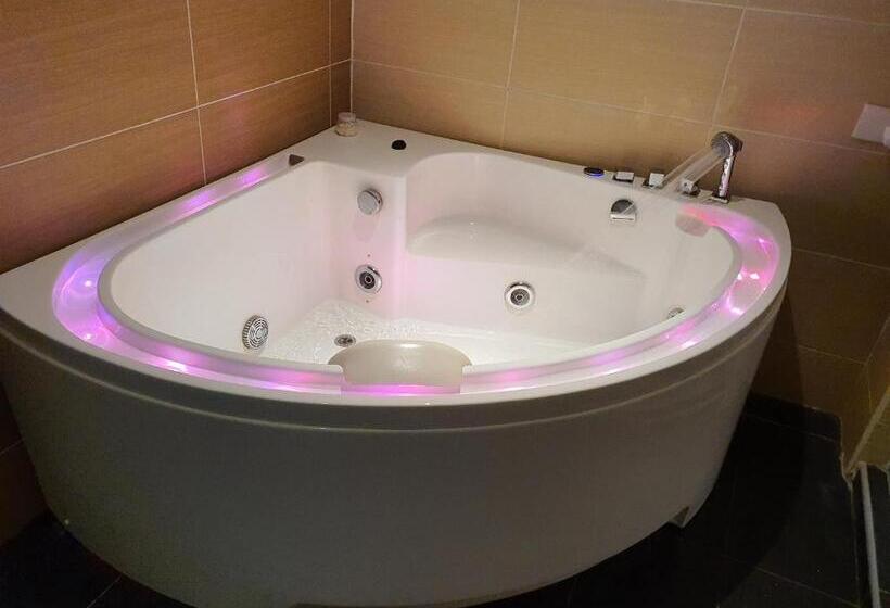 اتاق استاندارد با تخت بزرگ, Grandeur Hotel And Spa