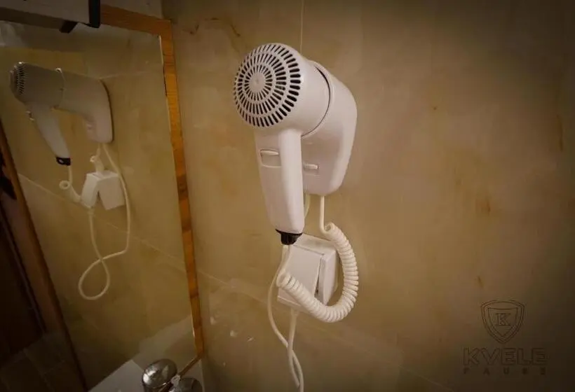 اتاق لوکس سه تخته, Motel Kvele