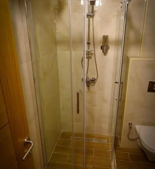 اتاق لوکس, Motel Kvele