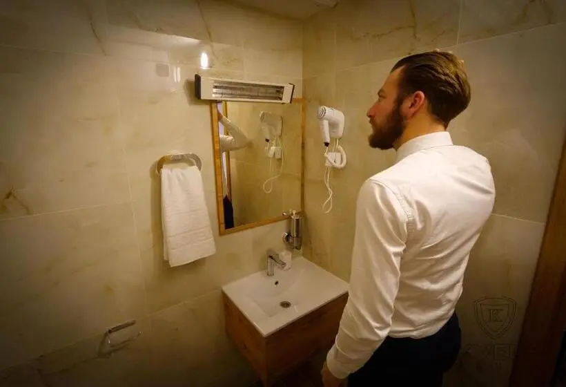 اتاق لوکس چهار تخته, Motel Kvele