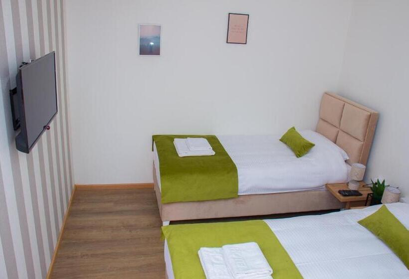 اتاق لوکس, Motel Kvele