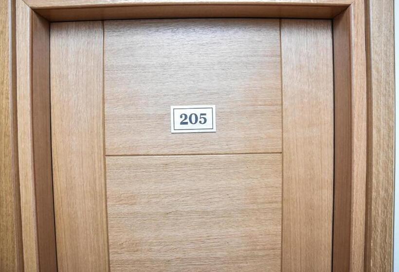 اتاق سوپریور سه تخته, Motel Kvele