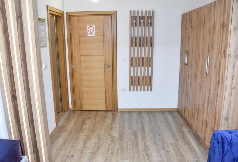 اتاق لوکس چهار تخته, Motel Kvele