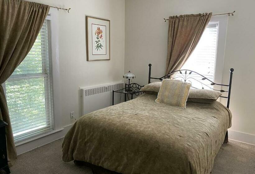 Номер Стандарт, Monroe Manor Inn