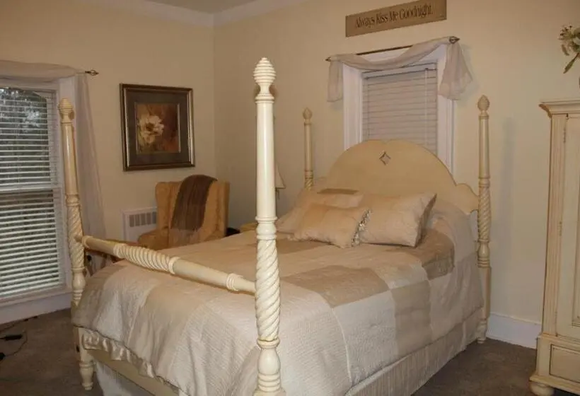 スーペリアールーム, Monroe Manor Inn
