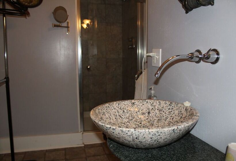 غرفة قياسية, Monroe Manor Inn