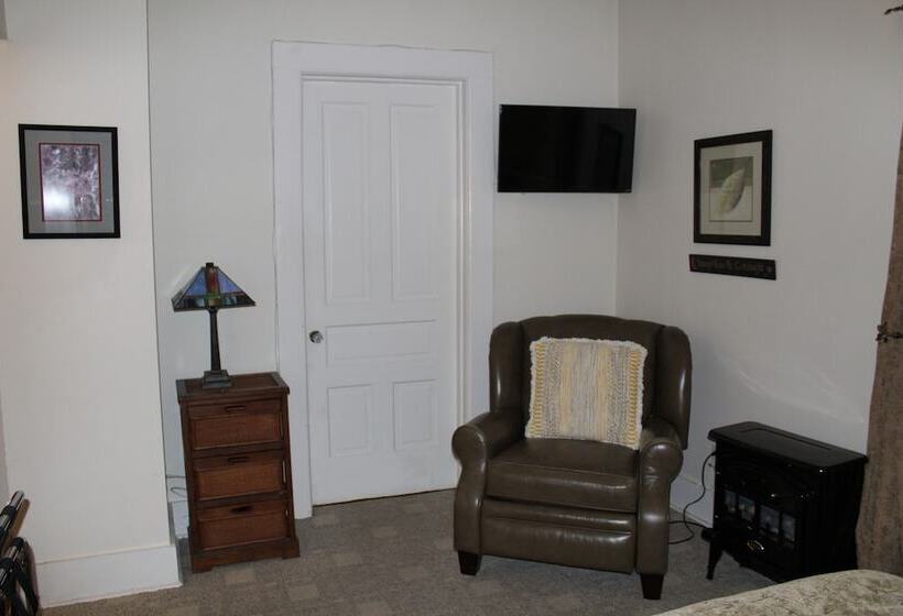 Номер Стандарт, Monroe Manor Inn