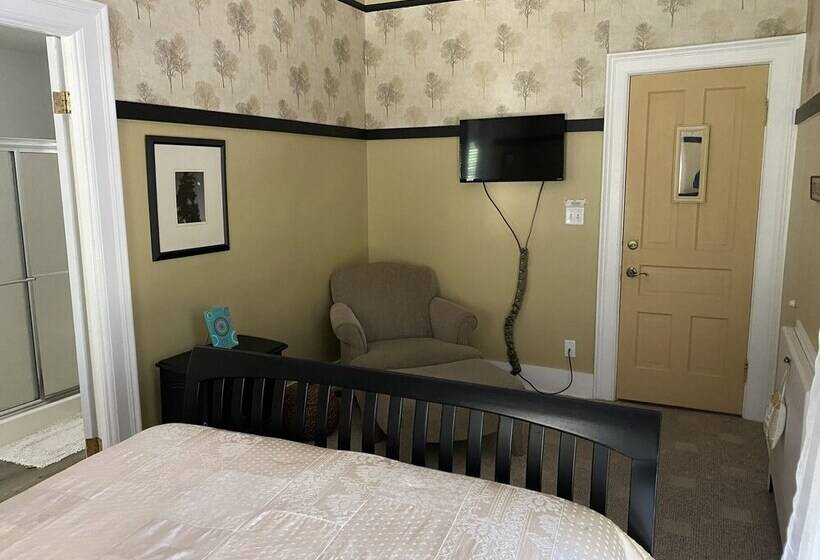 Номер Стандарт, Monroe Manor Inn