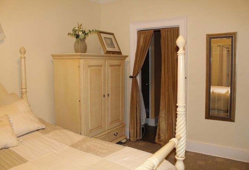 غرفة سوبيريور, Monroe Manor Inn