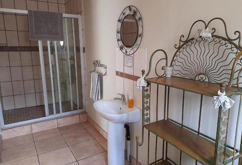 غرفة عائلية, Palms Lodge