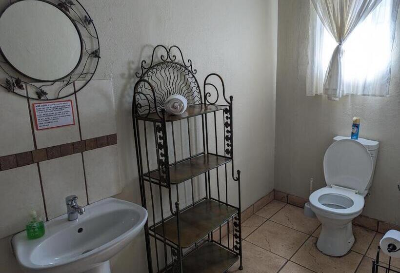 جناح عائلي, Palms Lodge