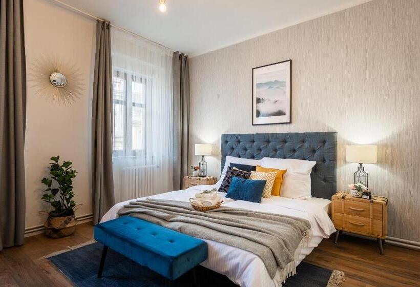 家庭间, Penzion Mácha