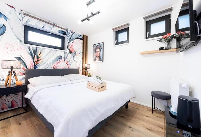 基本间, Penzion Mácha