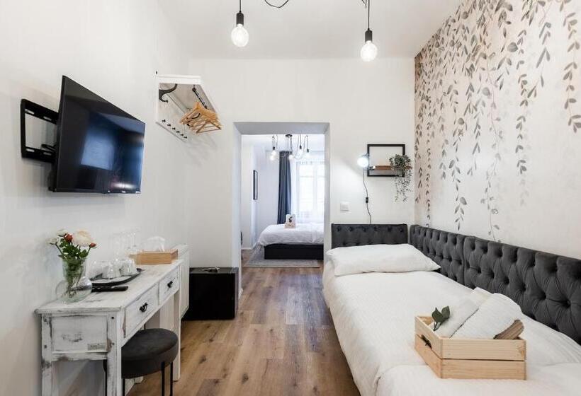 四人标准间, Penzion Mácha