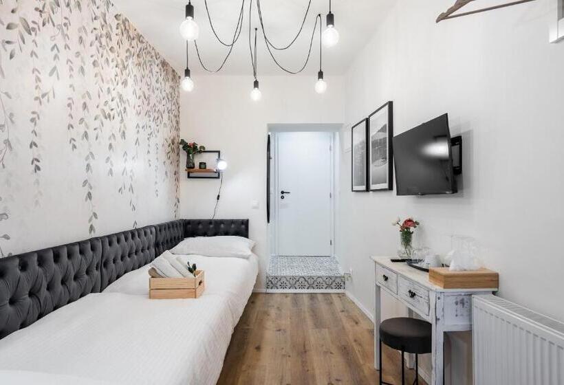 四人标准间, Penzion Mácha