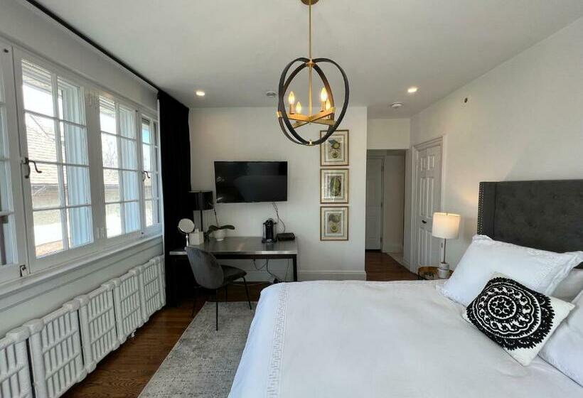 חדר דחוקס עם מיטת קינג, The Jane Toronto