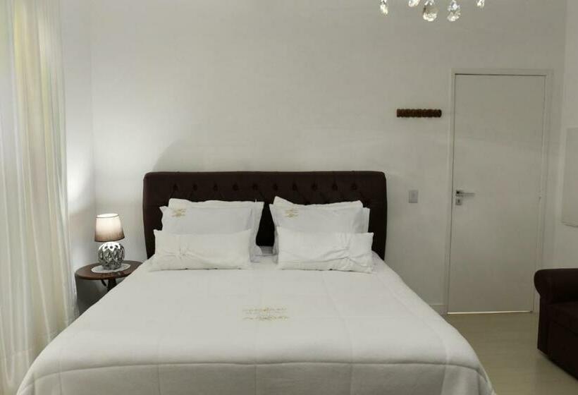 스위트 킹사이즈 침대, Ivlas Boutique