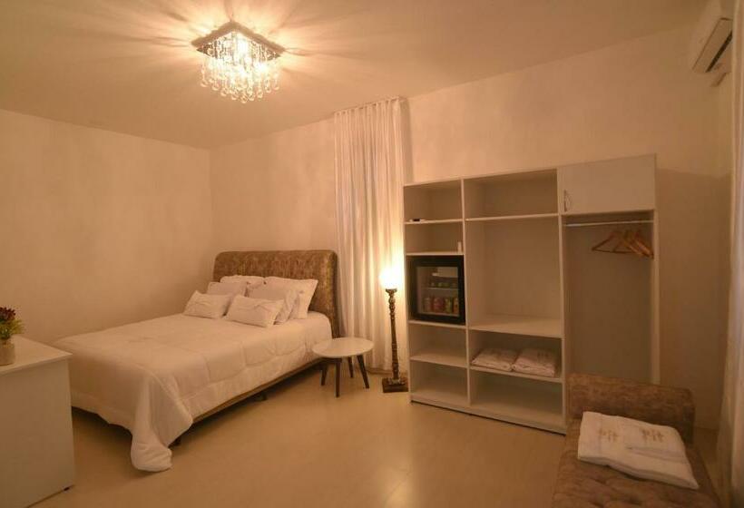 스위트 킹사이즈 침대, Ivlas Boutique