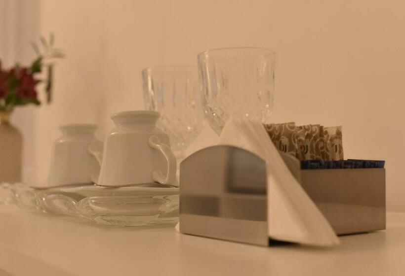 스위트 킹사이즈 침대, Ivlas Boutique