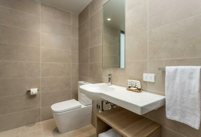 חדר אקזקיוטיב, Club Old Bar Motel